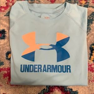 UNDER ARMOUR TOP